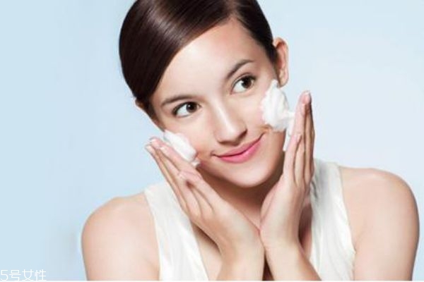護膚品的涂抹用量 護膚品正確用量 護膚品的涂抹用量 護膚品正確用量
