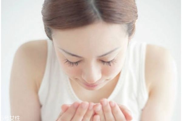 肌膚補(bǔ)水小妙招有哪些 冬天肌膚補(bǔ)水小妙招 肌膚補(bǔ)水小妙招有哪些 冬天肌膚補(bǔ)水小妙招