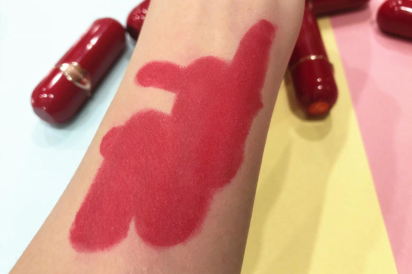 卡姿蘭小紅唇口紅沾杯嗎 吸收力相當(dāng)不錯 卡姿蘭小紅唇口紅沾杯嗎 吸收力相當(dāng)不錯