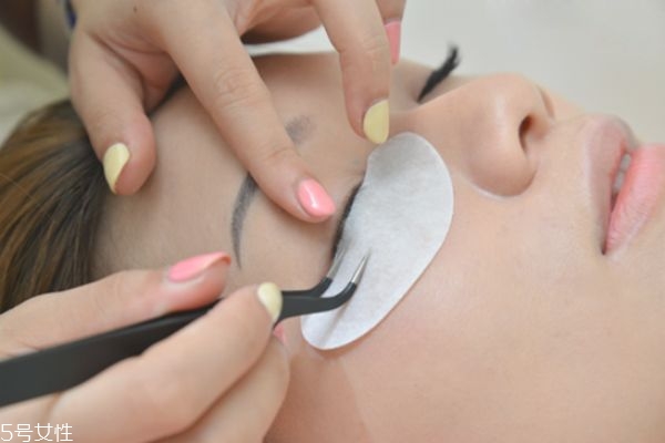 嫁接睫毛怎么保持更長(zhǎng)時(shí)間 嫁接睫毛的詳細(xì)步驟 嫁接睫毛怎么保持更長(zhǎng)時(shí)間 嫁接睫毛的詳細(xì)步驟