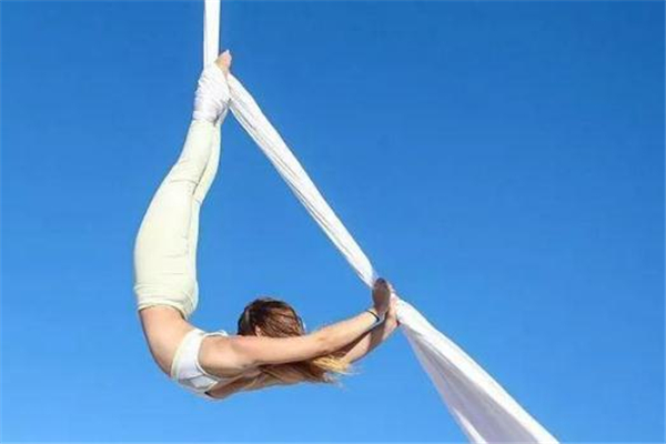空中瑜伽可以自學(xué)嗎 有一定危險 空中瑜伽可以自學(xué)嗎 有一定危險