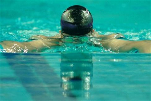 蛙泳換氣不下沉的技巧 動作要標(biāo)準(zhǔn) 蛙泳換氣不下沉的技巧 動作要標(biāo)準(zhǔn)