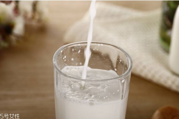 寶寶喝奶粉便秘怎么辦 寶寶喝什么奶粉不便秘 寶寶喝奶粉便秘怎么辦 寶寶喝什么奶粉不便秘