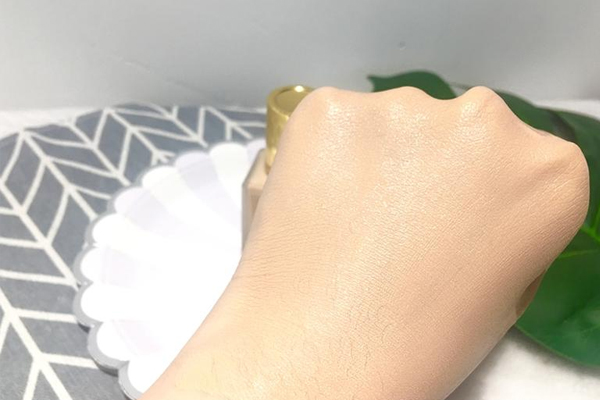 雅詩蘭黛粉底液哪個(gè)最好 油皮最愛居然是它