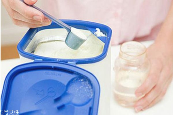 奶粉不容易溶解怎么回事 奶粉不易溶解怎么辦 奶粉不容易溶解怎么回事 奶粉不易溶解怎么辦