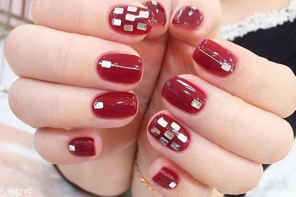 低調(diào)顯白美甲圖片 有魅力顯白美甲 低調(diào)顯白美甲圖片 有魅力顯白美甲