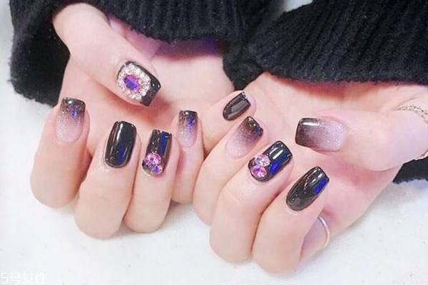 低調(diào)顯白美甲圖片 有魅力顯白美甲 低調(diào)顯白美甲圖片 有魅力顯白美甲