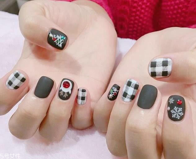 低調(diào)顯白美甲圖片 有魅力顯白美甲 低調(diào)顯白美甲圖片 有魅力顯白美甲