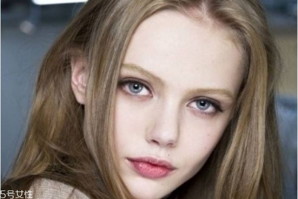 眼睛刺痛是怎么回事 眼睛總是發(fā)癢還有刺痛感 眼睛刺痛是怎么回事 眼睛總是發(fā)癢還有刺痛感