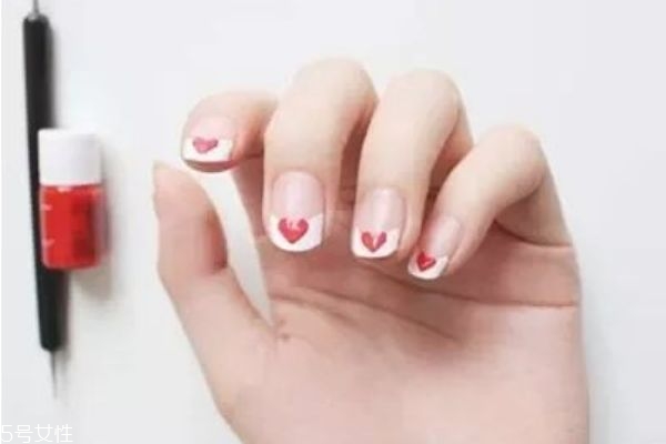 法式甜心新娘美甲怎么做 藍(lán)色法式美甲教程 法式甜心新娘美甲怎么做 藍(lán)色法式美甲教程