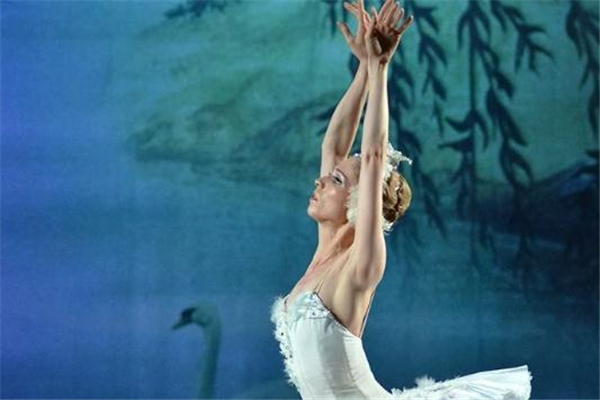 芭蕾舞怎么壓腳背 要注意這些 芭蕾舞怎么壓腳背 要注意這些