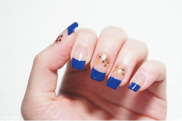 簡單撞色美甲教程 藍(lán)色星星美甲教程 簡單撞色美甲教程 藍(lán)色星星美甲教程