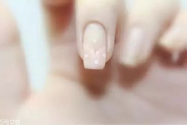 簡單撞色美甲教程 藍(lán)色星星美甲教程 簡單撞色美甲教程 藍(lán)色星星美甲教程