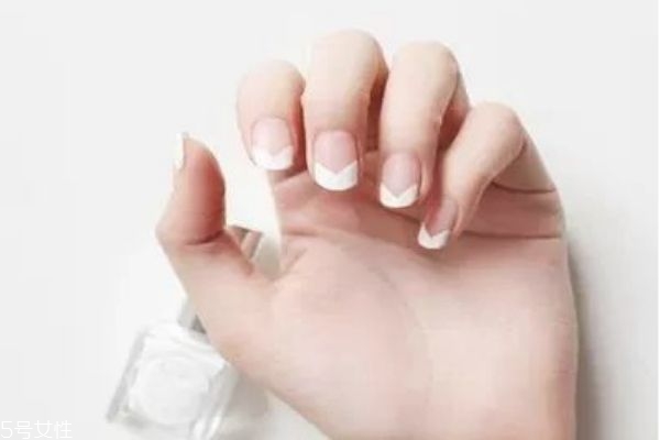 法式甜心新娘美甲怎么做 藍(lán)色法式美甲教程 法式甜心新娘美甲怎么做 藍(lán)色法式美甲教程