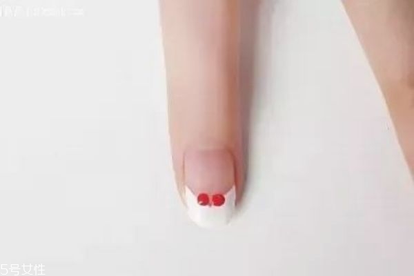 法式甜心新娘美甲怎么做 藍(lán)色法式美甲教程 法式甜心新娘美甲怎么做 藍(lán)色法式美甲教程