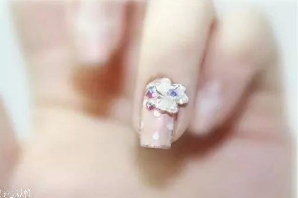 簡單撞色美甲教程 藍(lán)色星星美甲教程 簡單撞色美甲教程 藍(lán)色星星美甲教程