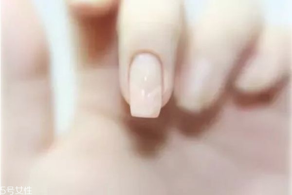 簡單撞色美甲教程 藍(lán)色星星美甲教程 簡單撞色美甲教程 藍(lán)色星星美甲教程