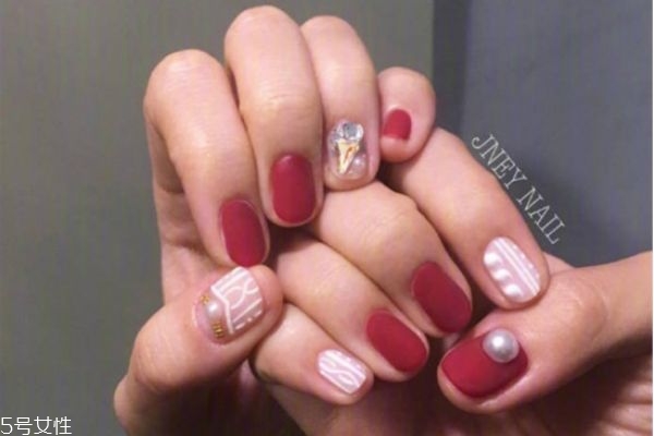 美甲圖片2019新款式 2019年美甲新款 美甲圖片2019新款式 2019年美甲新款