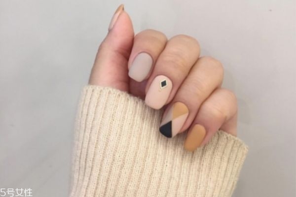2019流行美甲圖片 2019美甲新款 2019流行美甲圖片 2019美甲新款