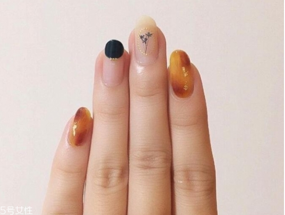2019琥珀色美甲圖片 溫柔耐看琥珀色美甲 2019琥珀色美甲圖片 溫柔耐看琥珀色美甲