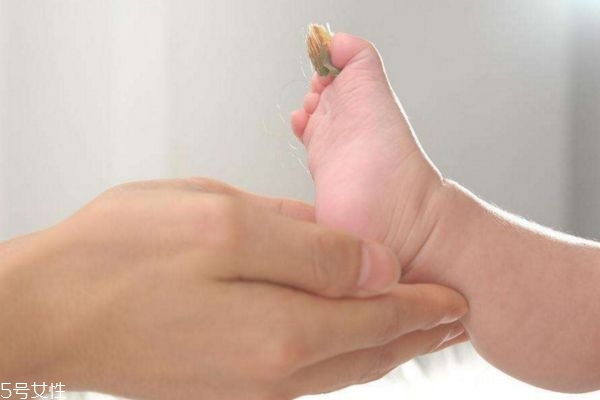 冬季怎樣給嬰兒洗腳最好 冬季怎樣給嬰兒洗腳最好