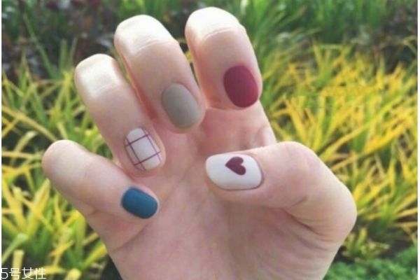 美甲圖片2019新款式 2019年美甲新款 美甲圖片2019新款式 2019年美甲新款