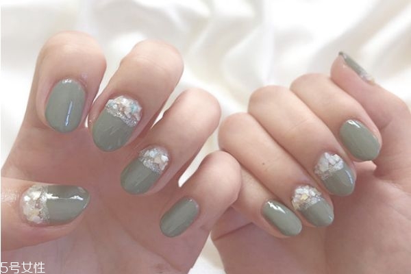 灰色系美甲有哪些 灰色系美甲圖片大全 灰色系美甲有哪些 灰色系美甲圖片大全