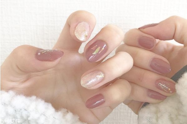 灰色系美甲有哪些 灰色系美甲圖片大全 灰色系美甲有哪些 灰色系美甲圖片大全