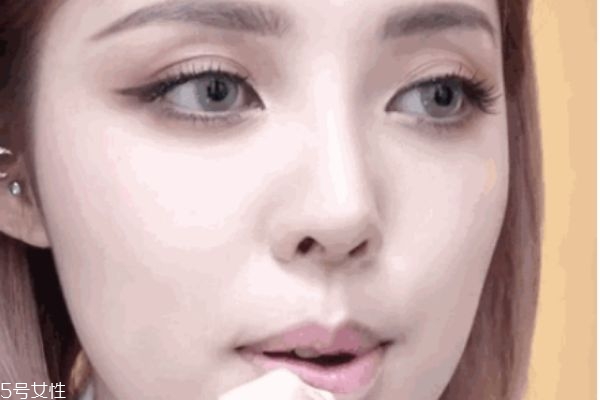 m型唇妝怎么畫 最流行m型唇妝畫法 m型唇妝怎么畫 最流行m型唇妝畫法