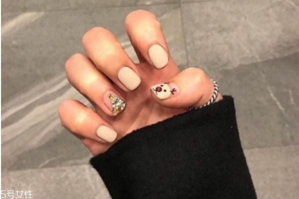 2019流行美甲圖片 2019美甲新款 2019流行美甲圖片 2019美甲新款