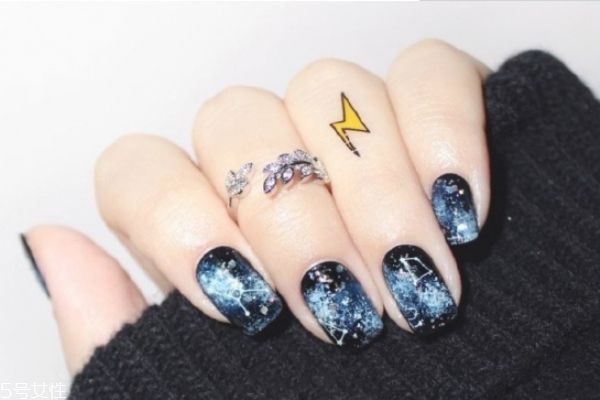 暈染美甲怎么做 夢幻星座美甲教程 暈染美甲怎么做 夢幻星座美甲教程