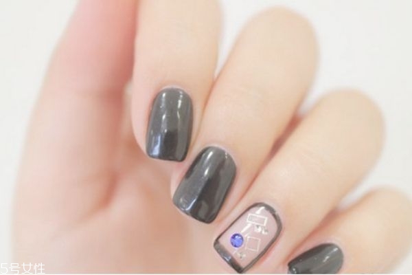 貼鉆美甲教程 個(gè)性鉆飾美甲教程 貼鉆美甲教程 個(gè)性鉆飾美甲教程