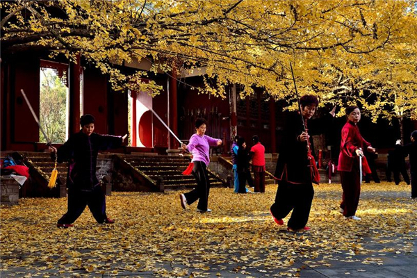 晨練可以做力量訓(xùn)練嗎 不太適合 晨練可以做力量訓(xùn)練嗎 不太適合