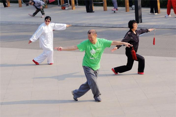 晨練好還是晚上鍛煉好 看個(gè)人作息時(shí)間 晨練好還是晚上鍛煉好 看個(gè)人作息時(shí)間