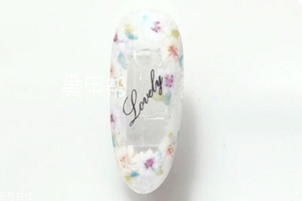 花朵美甲怎么做 小清新美甲教程圖解 花朵美甲怎么做 小清新美甲教程圖解