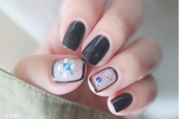 貼鉆美甲教程 個(gè)性鉆飾美甲教程 貼鉆美甲教程 個(gè)性鉆飾美甲教程