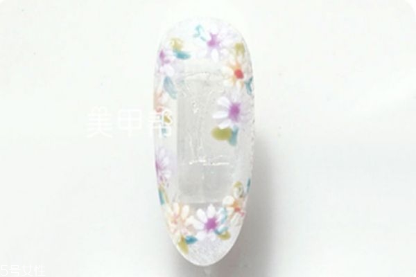 花朵美甲怎么做 小清新美甲教程圖解 花朵美甲怎么做 小清新美甲教程圖解