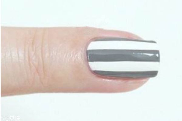 酒紅色美甲怎么做 教你磨砂美甲怎么做 酒紅色美甲怎么做 教你磨砂美甲怎么做