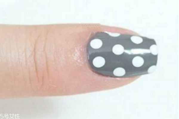 酒紅色美甲怎么做 教你磨砂美甲怎么做 酒紅色美甲怎么做 教你磨砂美甲怎么做