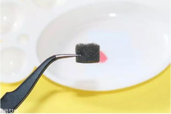 貼鉆美甲教程 個(gè)性鉆飾美甲教程 貼鉆美甲教程 個(gè)性鉆飾美甲教程