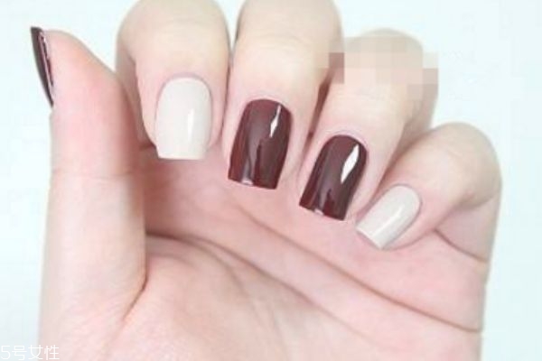 酒紅色美甲怎么做 教你磨砂美甲怎么做 酒紅色美甲怎么做 教你磨砂美甲怎么做