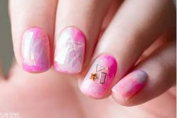 美甲漸變色怎么暈染的 如何做漸變美甲 美甲漸變色怎么暈染的 如何做漸變美甲