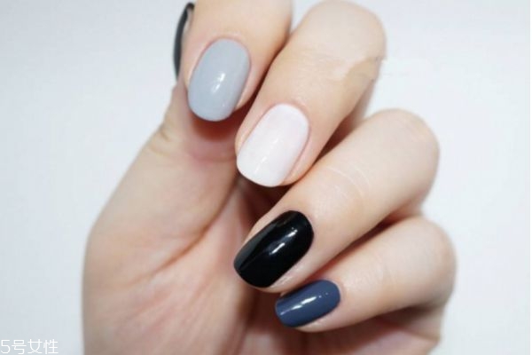 藍(lán)色美甲怎么做 精致美甲做法教程 藍(lán)色美甲怎么做 精致美甲做法教程