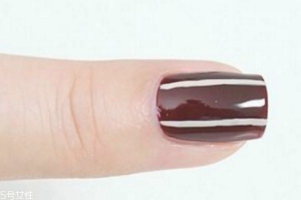 酒紅色美甲怎么做 教你磨砂美甲怎么做 酒紅色美甲怎么做 教你磨砂美甲怎么做