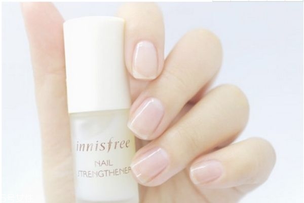 貼鉆美甲教程 個(gè)性鉆飾美甲教程 貼鉆美甲教程 個(gè)性鉆飾美甲教程