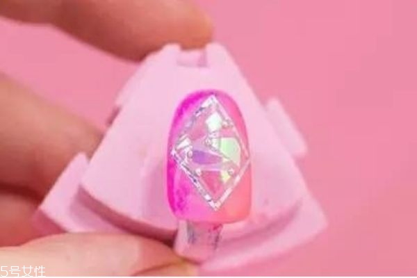 美甲漸變色怎么暈染的 如何做漸變美甲 美甲漸變色怎么暈染的 如何做漸變美甲