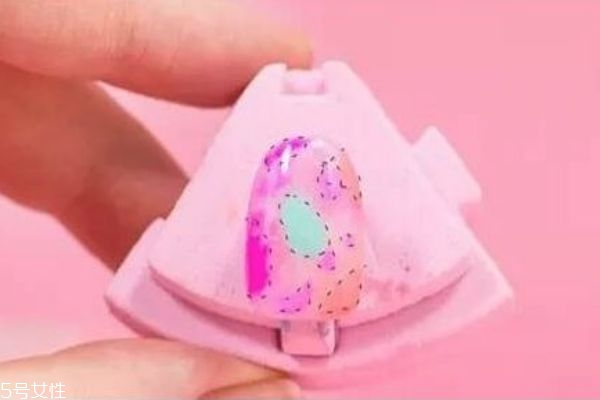 美甲漸變色怎么暈染的 如何做漸變美甲 美甲漸變色怎么暈染的 如何做漸變美甲