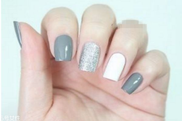 酒紅色美甲怎么做 教你磨砂美甲怎么做 酒紅色美甲怎么做 教你磨砂美甲怎么做