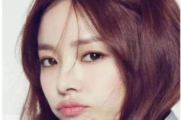 秋冬約會(huì)必備韓式妝容 韓系酒紅色妝容的畫(huà)法 秋冬約會(huì)必備韓式妝容 韓系酒紅色妝容的畫(huà)法