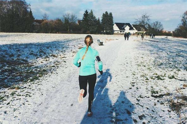 冬天晨跑好還是夜跑好 后者更受歡迎 冬天晨跑好還是夜跑好 后者更受歡迎